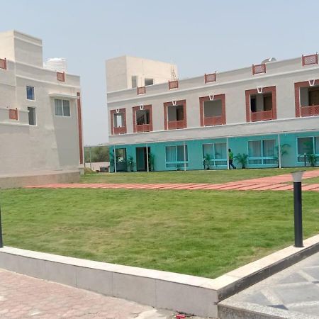 Hotel Brindavan Inn Shamirpet Exterior photo