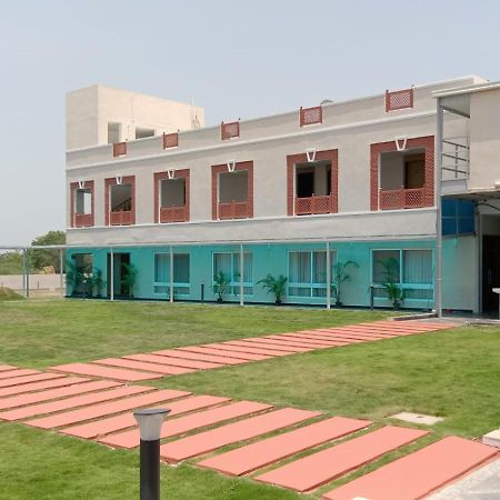 Hotel Brindavan Inn Shamirpet Exterior photo